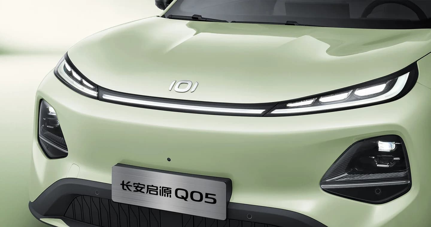 Detalle de los faros delanteros del Qiyuan Q05